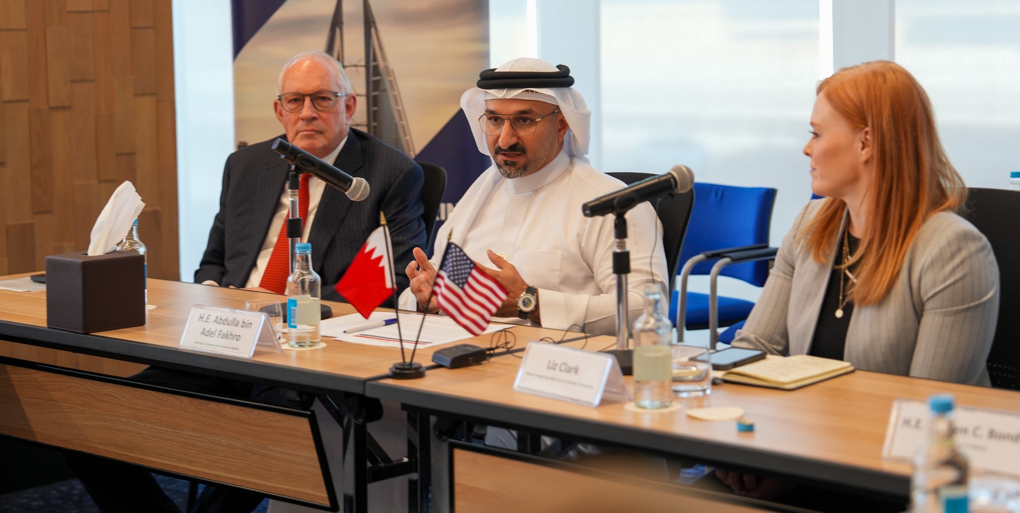 وزير الصناعة والتجارة: الحرص على تعزيز التعاون والتنسيق الثنائي القائم بين البحرين وأمريكا في مختلف المجالات خاصةً في المجالين التجاري والصناعي