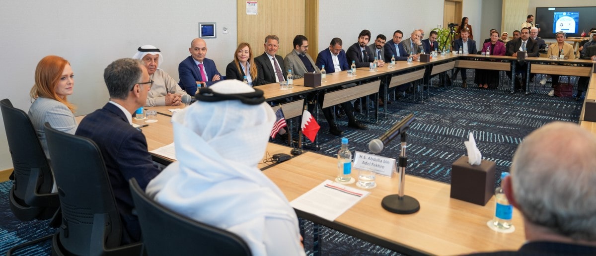 وزير الصناعة والتجارة: الحرص على تعزيز التعاون والتنسيق الثنائي القائم بين البحرين وأمريكا في مختلف المجالات خاصةً في المجالين التجاري والصناعي