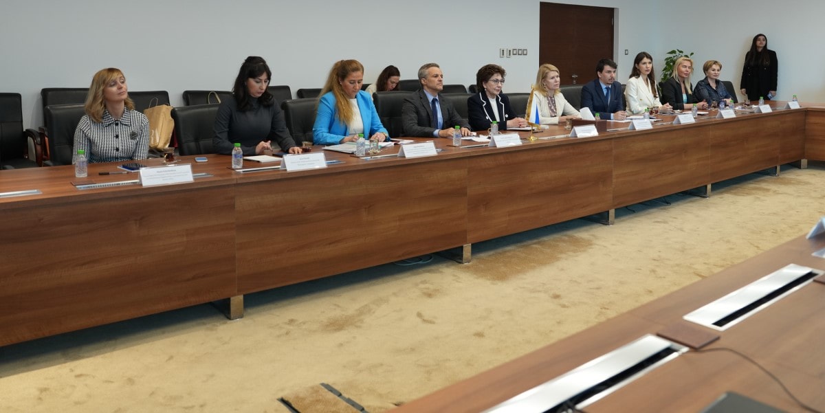 وزير الصناعة والتجارة يجتمع بنائب وزير الصناعة والتجارة الروسية