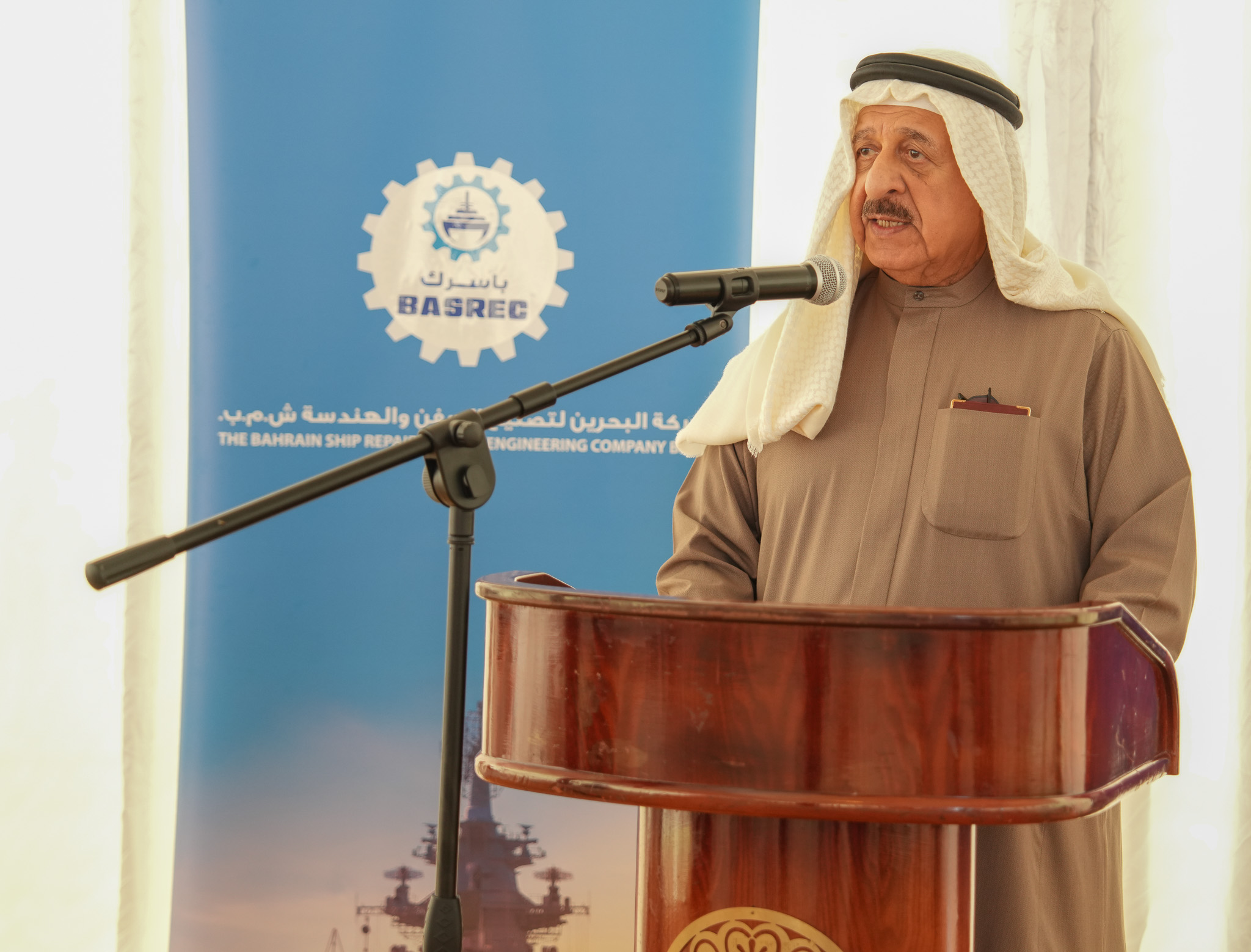 علامة فارقة في تعزيز الصناعات البحرية بالمملكة وزير الصناعة والتجارة يدشن الحوض العائم الجديد لشركة البحرين لتصليح السفن والهندسة