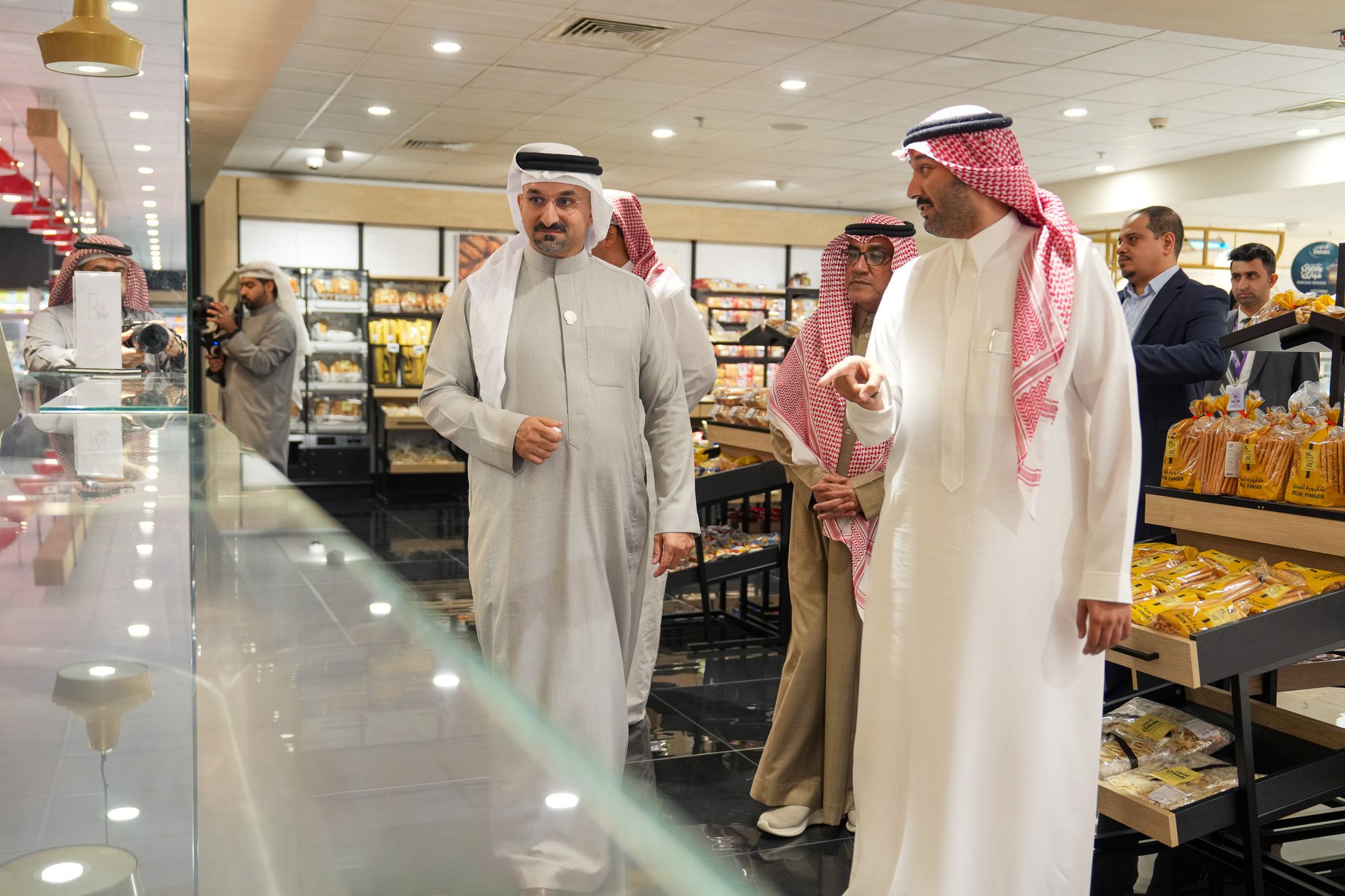 Minister of Industry and Commerce Overviews Ramadan Preparations in Helli and Danube