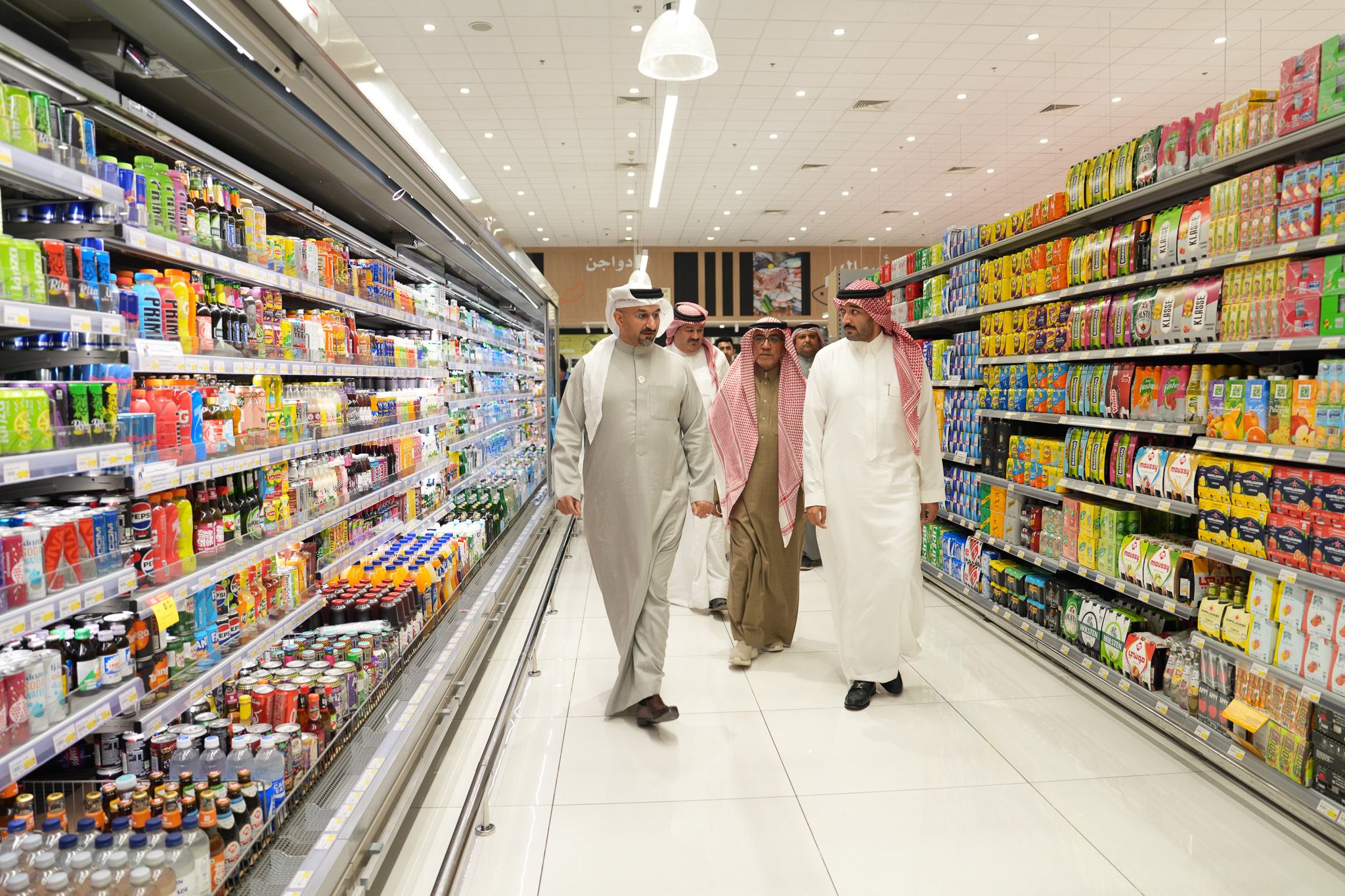 Minister of Industry and Commerce Overviews Ramadan Preparations in Helli and Danube