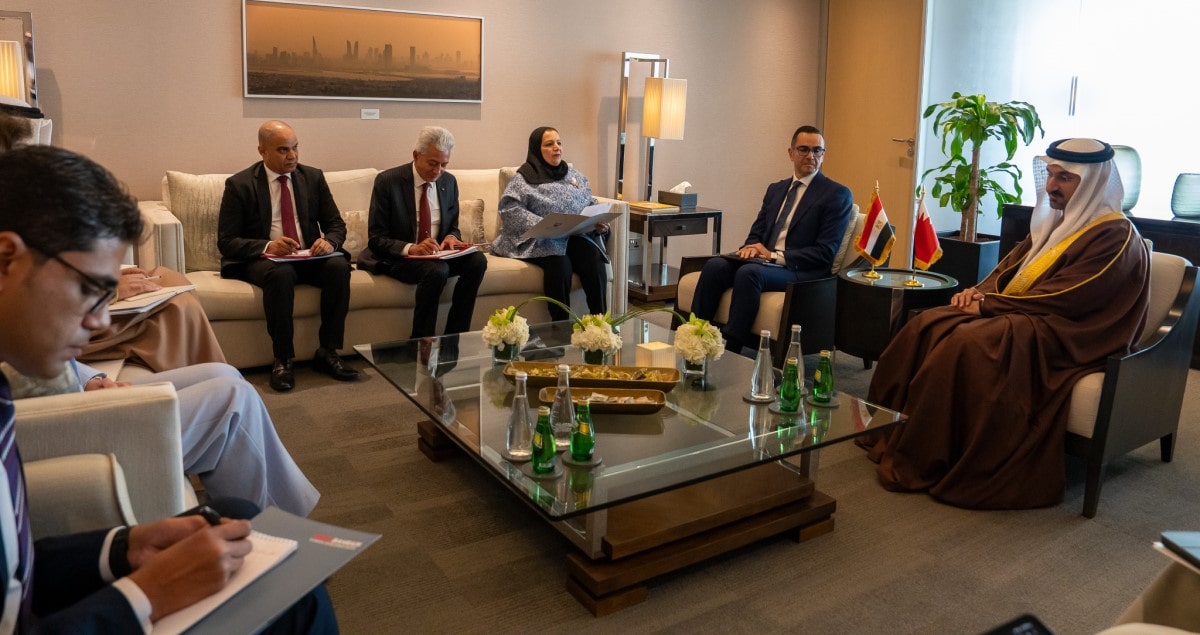 في إطار الاجتماع الثاني للجنة الحكومية البحرينية المصرية للتعاون التجاري والاقتصادي والعلمي والتكنولوجي.. وزير الصناعة والتجارة يجتمع بوزير الاستثمار والتجارة الخارجية المصري