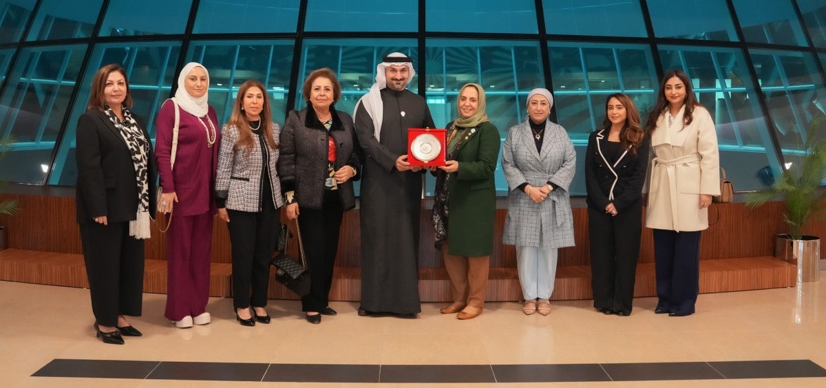 Minister of Industry and Commerce meets Bahraini Businesswomen’s Society Board 