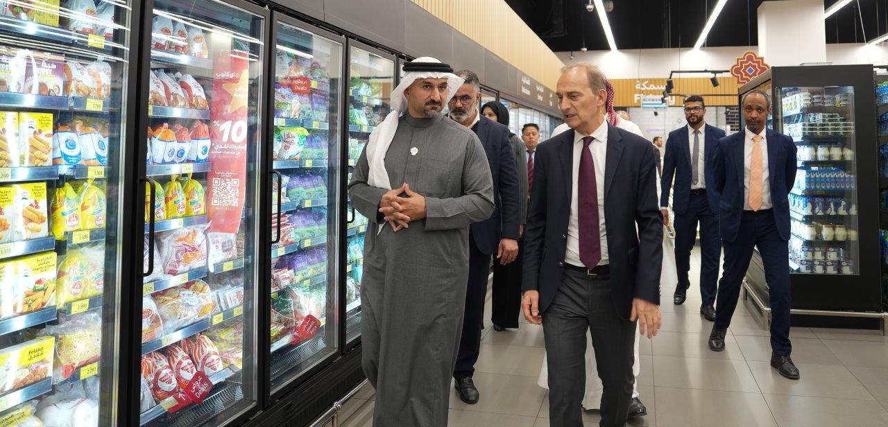 Following up Preparations for Ramadan  Minister of Industry and Commerce Inspects Carrefour at Marassi Galleria and Midway Supermarket