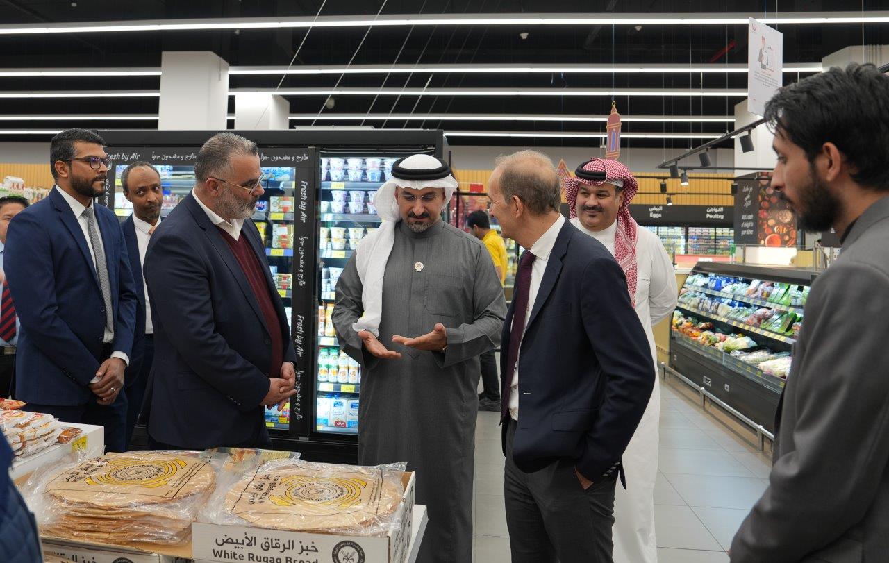 Following up Preparations for Ramadan  Minister of Industry and Commerce Inspects Carrefour at Marassi Galleria and Midway Supermarket