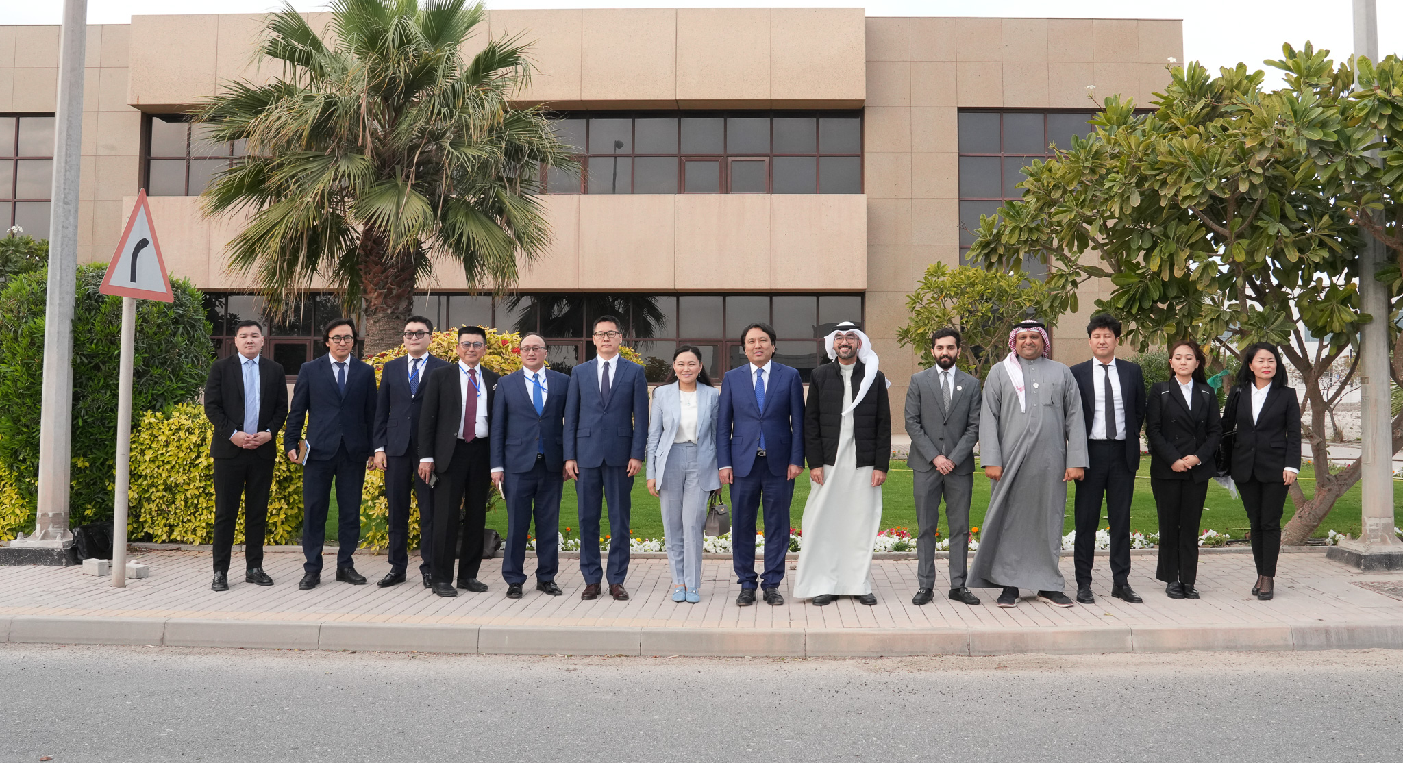 Minister of Industry and Commerce meets with Prime Minister of  Mongolia and Visits Bahrain International Investment Zone in Salman Industrial City in Hidd
