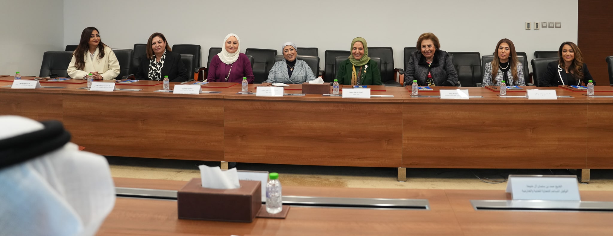 Minister of Industry and Commerce meets Bahraini Businesswomen’s Society Board 