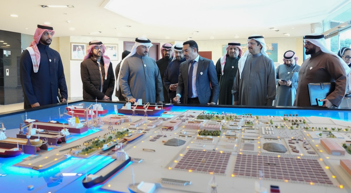 Minister of Industry and Commerce Visits &quot;ASRY&quot;