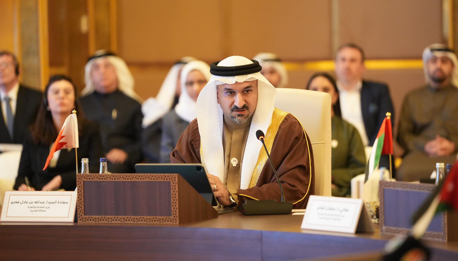 وزير الصناعة والتجارة يشارك في أعمال اجتماع اللجنة العليا الخامس للشراكة الصناعية التكاملية المقامة في الدوحة الإعلان عن مشروعات صناعية جديدة بقيمة تتجاوز 2 مليار دولار