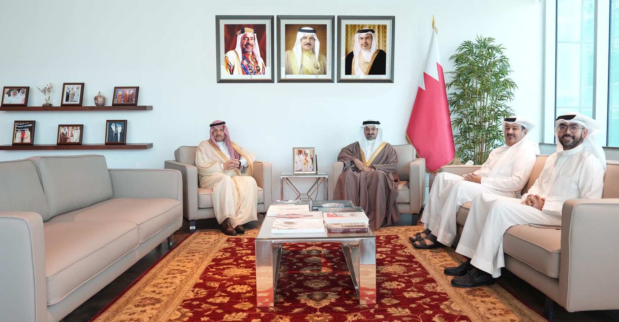 وزير الصناعة والتجارة يستقبل سفير المملكة العربية السعودية لدى مملكة البحرين