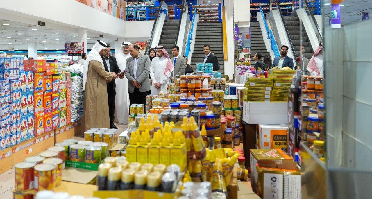 Continuing to Oversee Markets’ Preparations for Ramadan,Minister of Industry and Commerce Visits Megamart and Ramez 