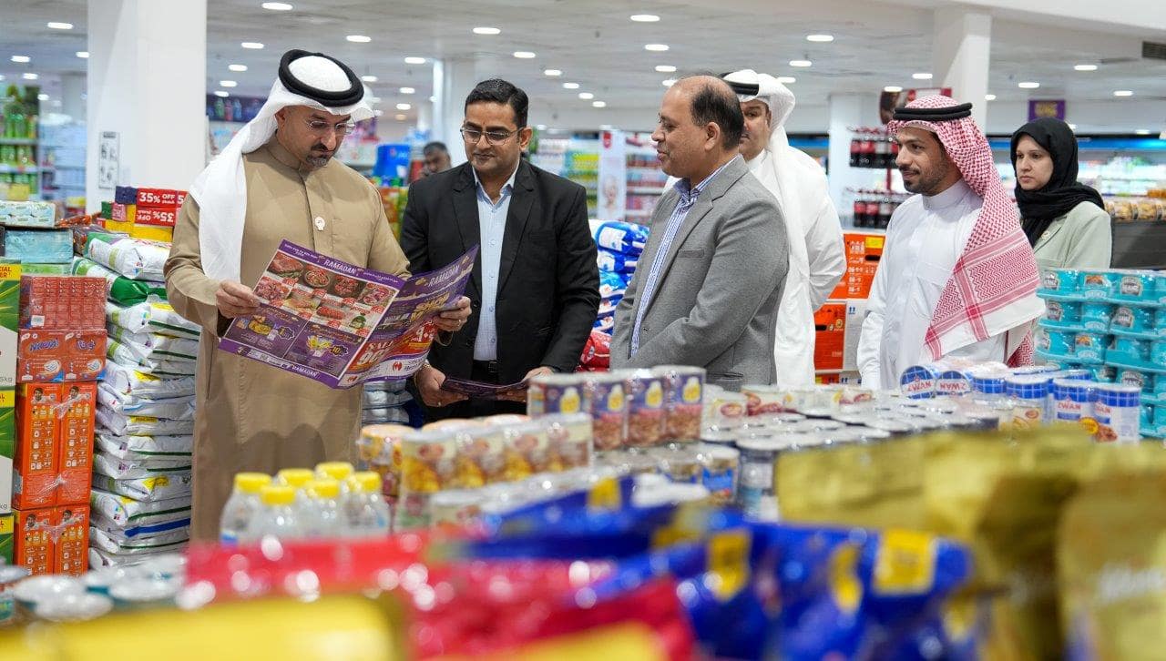 Continuing to Oversee Markets’ Preparations for Ramadan,Minister of Industry and Commerce Visits Megamart and Ramez 