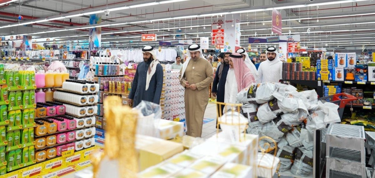 Continuing to Oversee Markets’ Preparations for Ramadan,Minister of Industry and Commerce Visits Megamart and Ramez 