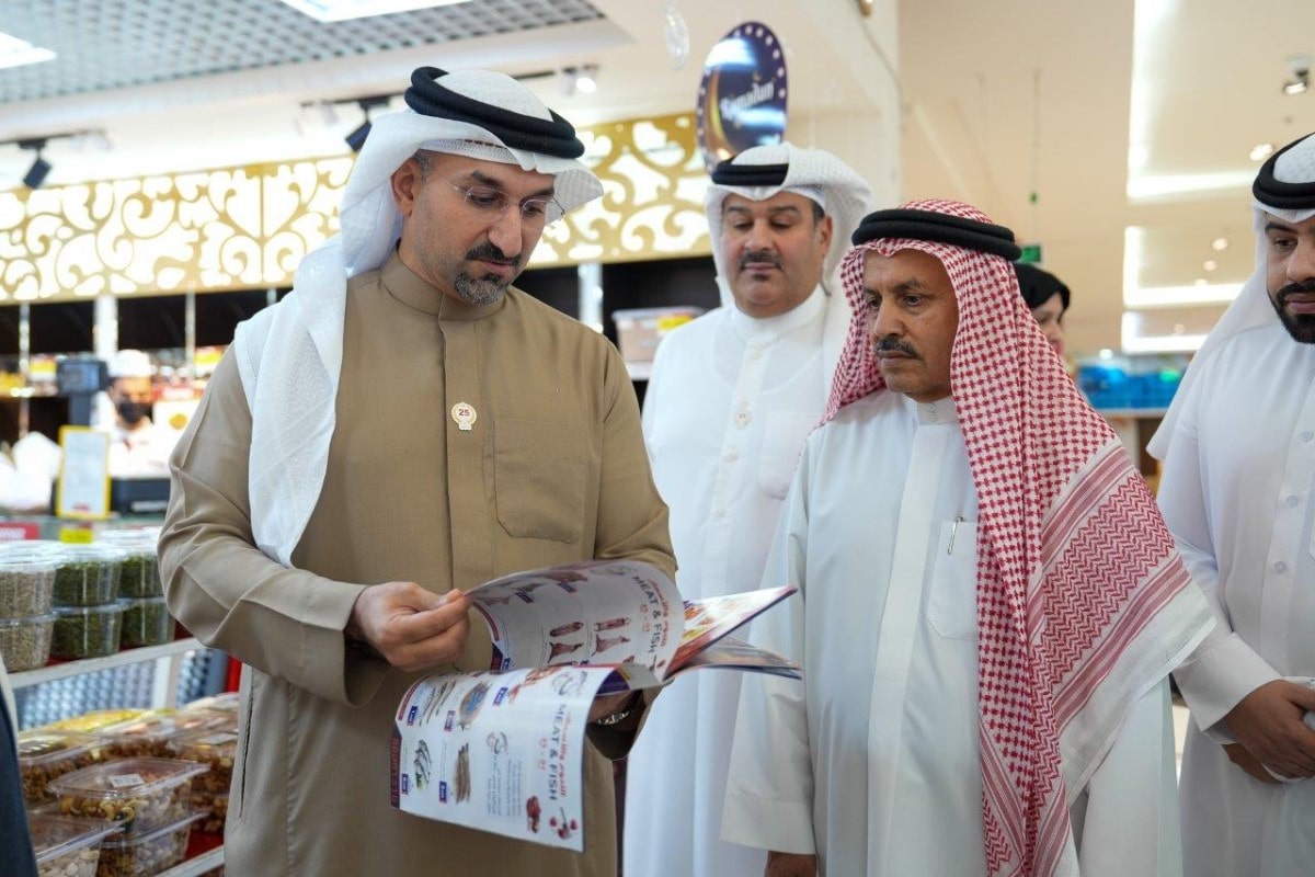 Continuing to Oversee Markets’ Preparations for Ramadan,Minister of Industry and Commerce Visits Megamart and Ramez 