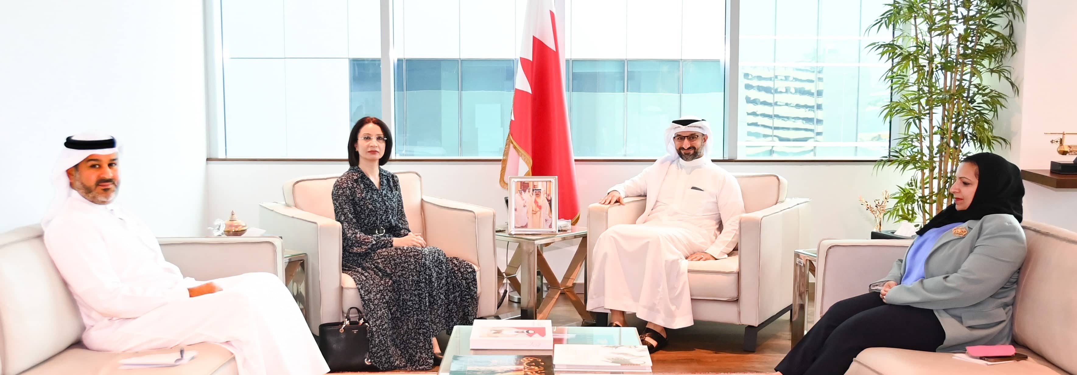 وزير الصناعة والتجارة يستقبل القائم بأعمال سفير الجمهورية التونسية لدى مملكة البحرين