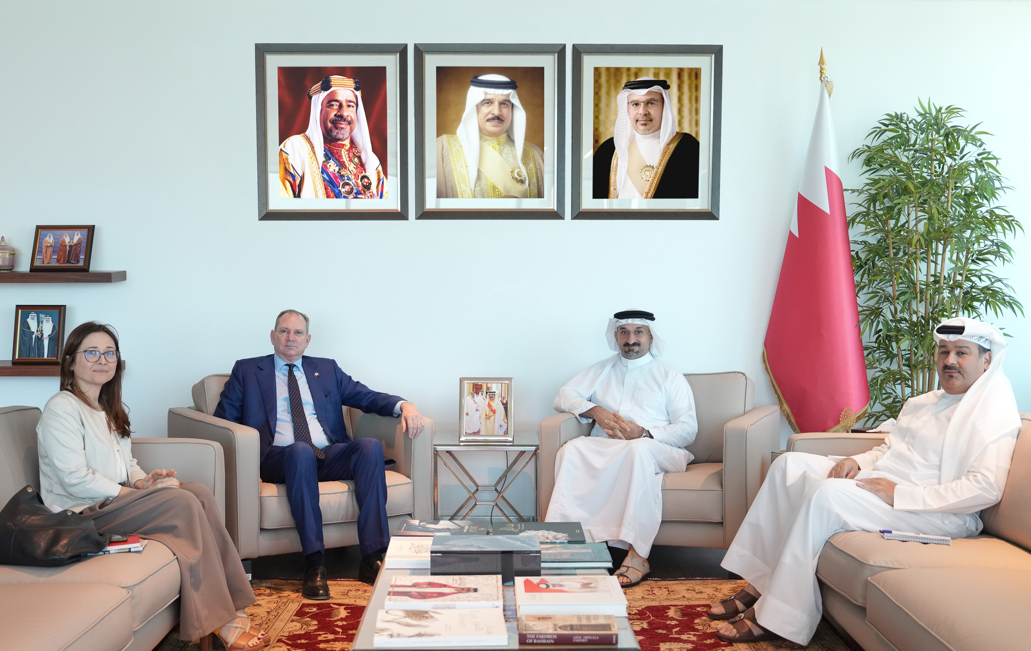 The Minister of Industry and Commerce receives Italian Ambassador
