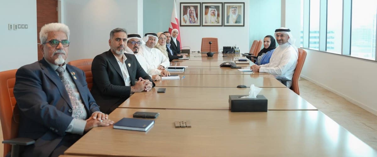The Minister of Industry and Commerce receives Bahrain SMEs Society Chairman